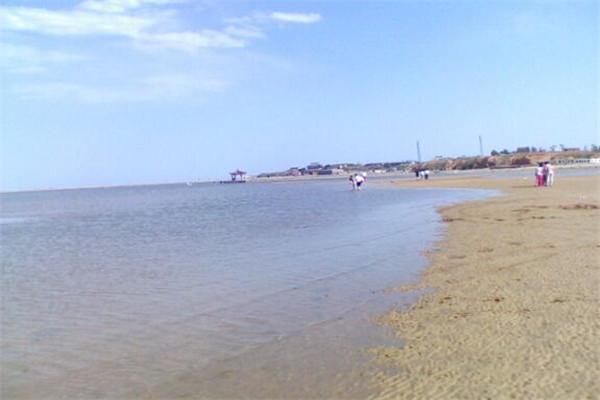 葫芦岛十大著名旅游景点，兴城古城兴建于明朝初年间，它在目前也属于是我国保存得最完整明朝古城之一