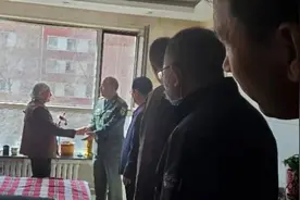 入伍新兵父亲病世，人武部及时稳军心图片