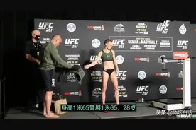 大战前称重！张伟丽6块腹肌抢镜，罗斯秀好身材，优劣势一目了然图片