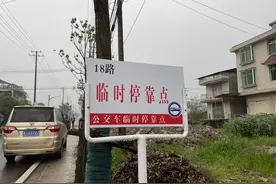 一个人的公交站：男孩与外婆相依为命，建成后两周不敢上学图片