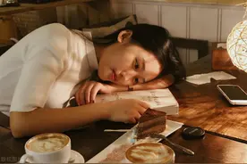 故事：应聘去奶狗弟弟家当保姆，才工作了一天，他却向我告白了图片
