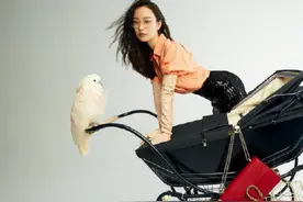 倪妮红秀新刊封面来袭，一如既往的高质量，妙趣横生的一刊图片