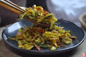 扔了真可惜啊！蔬菜的这些部位营养特别好，给娃做辅食超棒图片