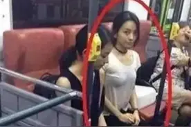 刚上车就发现对面的姑娘盯着我看，她是不是喜欢我啊？哈哈哈你猜图片