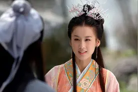 这些女明星看起来怪怪的，原来她们是“斗鸡眼”图片