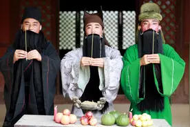 每日一问36：为什么一个年级两百多个人总会有人同年同月同日生却不是平均分在每一天生日呢？图片