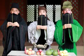 每日一问36：为什么一个年级两百多个人总会有人同年同月同日生却不是平均分在每一天生日呢？图片