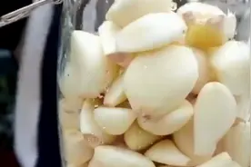 腊八蒜为什么会变“绿”？化学老师来解读图片