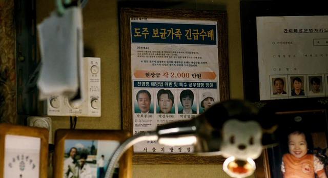 《汉江怪物》：韩国政府与韩国人的裤衩，被一只怪物扒得干干净净