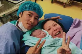 同样年近50，为啥蔡少芬还能生娃，钟丽缇却不行，原因没那么简单图片
