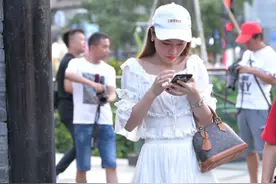 高挑的好处，平常感觉不到，跟姐妹一起就显出来了图片