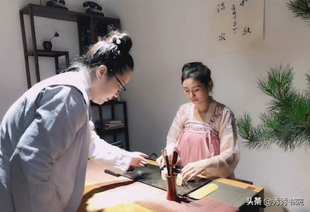 熟练掌握茶艺解说词，才可快速入戏。看茶艺师的语言魅力