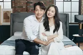 韩国歌手Rain经常去厨房为妻子和她的两个女儿做饭图片
