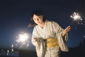 宅男女神成果终于露面！闺蜜为其宣传却意外抢风头：比成果还清纯图片