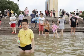 实录洪峰过境武汉前后9天的市民生活，一年一度的渡江节已取消图片