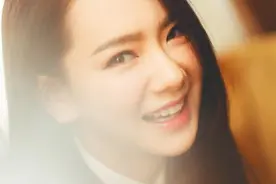 单亲家庭长大，出道14年，爱情事业双丰收｜戚薇这个女孩不简单图片