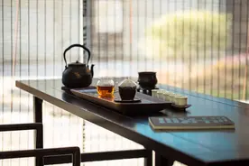家中的茶室，让我懂得慢下来的美好，静静的品茶听音乐图片