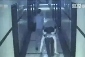 女大学生酒吧被下药昏睡，起来发现裙子反了，监控曝光后令人后怕图片