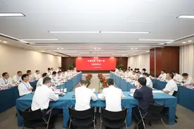 李永明、章维成与中建四局董事长易文权、总经理马义俊会谈图片