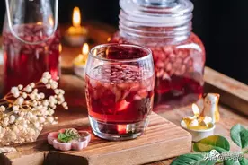 太多石榴吃不完，教你自酿清澈美艳，口感清香的石榴酒图片