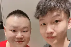 德云社过年，刘筱亭尚筱菊一齐跪下，张鹤伦兜里没钱好慌张图片