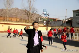 河北大山深处有个小学，这里有个“网红校长” ，他把孩子们的日常生活拍成视频，从此改变了他们的命运……图片