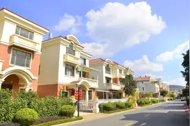 贷款70万，30年的利息就要75万，为何专家还是建议贷款买房图片