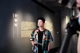 王一博御用摄影师多次内涵肖战，下场带节奏被扒，蔡徐坤也没幸免图片