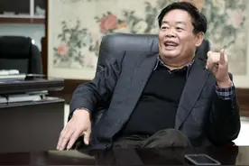 “玻璃大王”曹德旺，想娶红颜知己，妻子坦言她只要房子和孩子图片