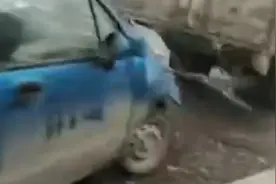 晋运高速公路十多辆车连环追尾，竟然还有一辆警车视频封面
