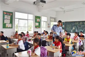 高淳区阳江镇派出所联合阳江中心小学举办“反电诈 我知道”黑板报大比拼活动图片