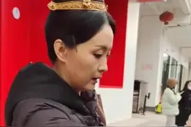 46岁王艳近照曝光，面容憔悴法令纹明显，网友：豪门生活不如意图片