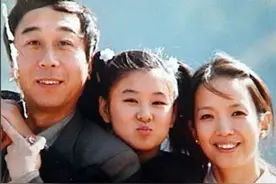 李小萌：15岁就搭档鞠萍，和初恋相爱14年，丈夫为她不接吻戏图片