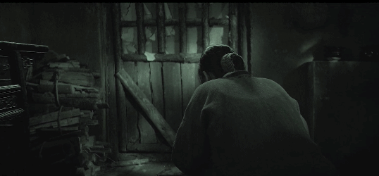 上线1天就破纪录，这片凭什么能被捧为：2021年第一国产惊悚片？