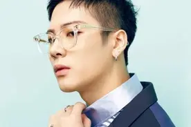 王嘉尔曝韩国娱乐圈内幕，被前辈堵在厕所殴打？不听话被雪藏？图片