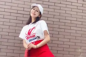 女明星发了一张带纹身的照片，引来了上万句辱骂图片