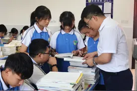汉滨优秀教师 ‖ 撒雷英：十尺讲台书写无悔青春！图片