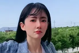 “诺澜”刘萌萌紧身衣热舞，五官僵硬不自然，与白宇恋爱长跑8年图片