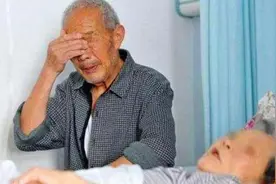一辈子没生孩子的夫妻，老年会不会凄惨？3个老人说了大实话图片