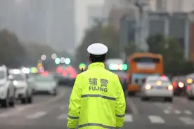 《安徽省公安机关警务辅助人员管理条例》2021年3月1日起施行图片