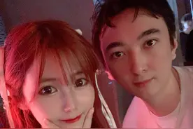 王思聪成都度假太潇洒，豪车也托运到当地，酒吧一夜消费16万图片