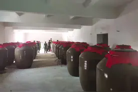 库房存放30吨散装白酒，一公司相关负责人称“用来搞实验”！海口相关部门介入图片