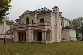 血亏900万？重庆某顶豪别墅割肉大甩卖，整个小区空无一人图片