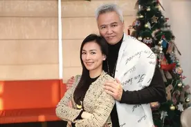 40岁张庭大跳逮鸡舞似少女，黄浦江景落地窗曝光，曾被扒月入20亿图片