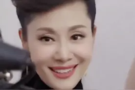 55岁于文华罕露面！皮肤光滑看不出皱纹，年过半百气色红润似少女图片