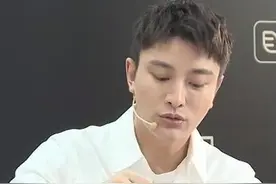 贾乃亮直播带货人气低，半小时仅赚5万，李小璐一晚上狂赚2000万图片