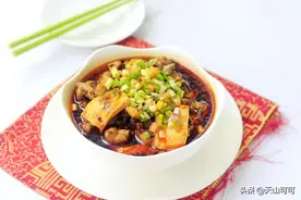 夏天，鸡肉这样吃，不炒不炖，鲜嫩还简单，一看就有食欲图片
