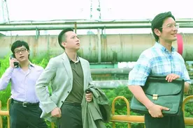 社会扎心现状：混得最好永远都是班里的第一名和最后一名图片
