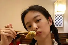 BLACKPINK JENNIE近期私服合集，怎么穿都漂亮的小妮图片