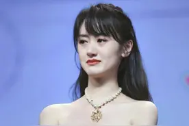 被“刘海”封印的袁冰妍，真实颜值太撩人，云歌会穿长裙实属低调图片